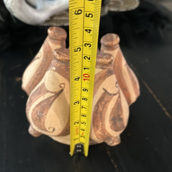 Vintage pottery shaker art - Picture 9 of 16